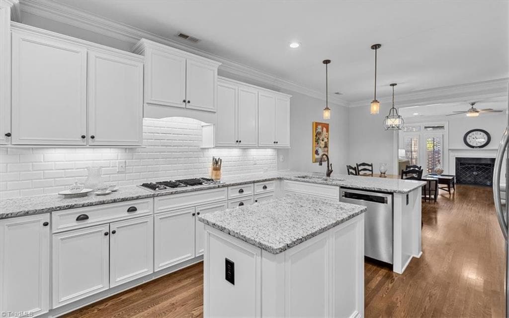 Stick/Site Built at 8 Blakeney Place, Greensboro NC 27408, photo 15 of 50