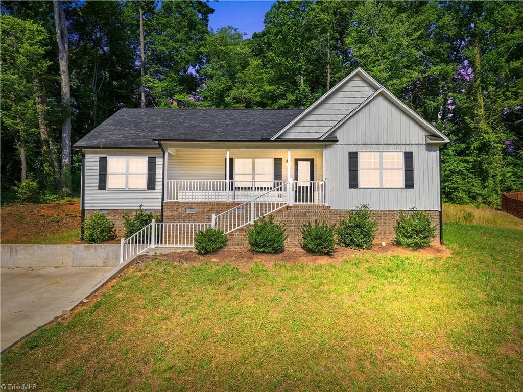 1592 Brookdale Drive, Asheboro NC 27205