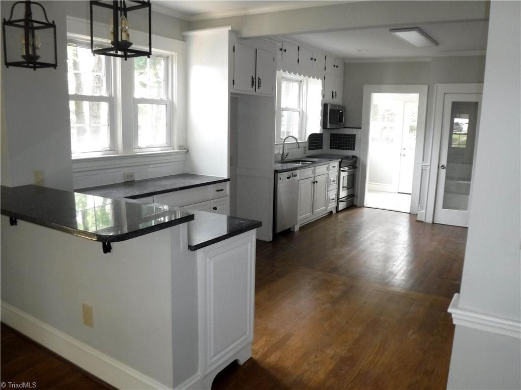 Stick/Site Built at 2372 Westfield Avenue, Winston-Salem NC 27103, Winston-Salem, photo 4 of 24