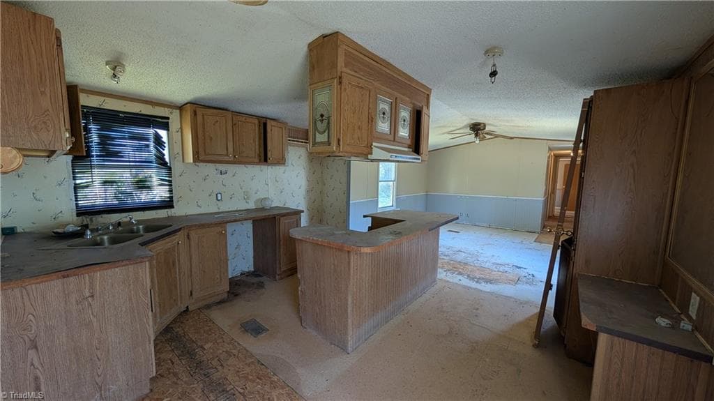 Manufactured Home at 4471 Ben Lane, Walkertown NC 27051, photo 4 of 10