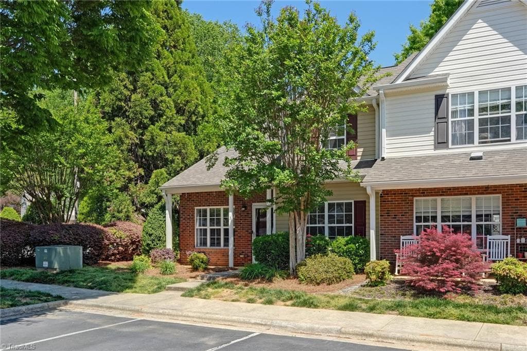 Stick/Site Built at 3 Tannenbaum Circle, Greensboro NC 27410, photo 2 of 39