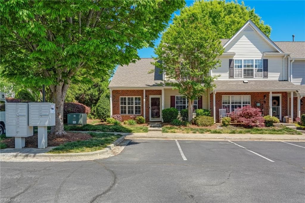 Stick/Site Built at 3 Tannenbaum Circle, Greensboro NC 27410, photo 4 of 39