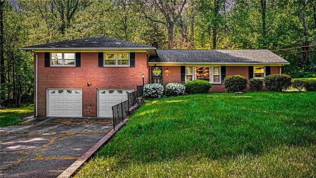 Stick/Site Built at 405 Mayfair Drive, Winston-Salem NC 27105, Winston-Salem, photo 5 of 36