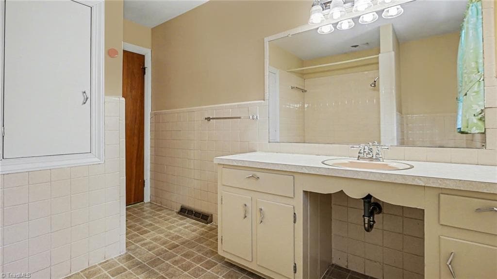 Stick/Site Built at 405 Mayfair Drive, Winston-Salem NC 27105, Winston-Salem, photo 20 of 36