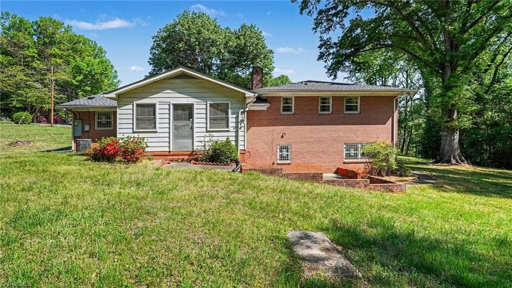 Stick/Site Built at 405 Mayfair Drive, Winston-Salem NC 27105, Winston-Salem, photo 30 of 36