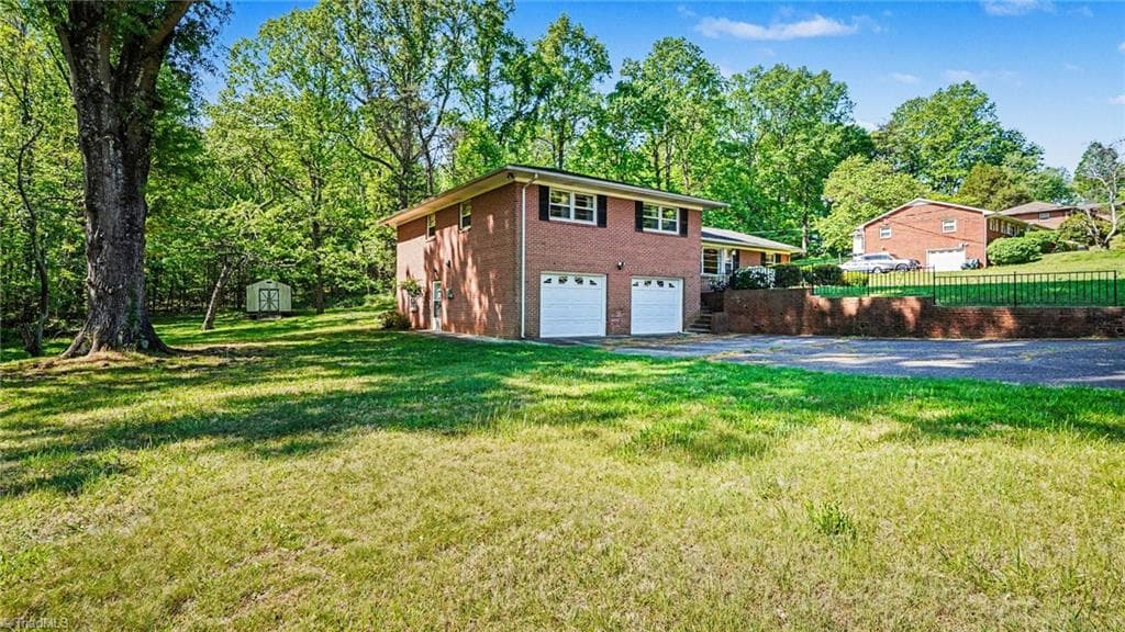 Stick/Site Built at 405 Mayfair Drive, Winston-Salem NC 27105, Winston-Salem, photo 4 of 36