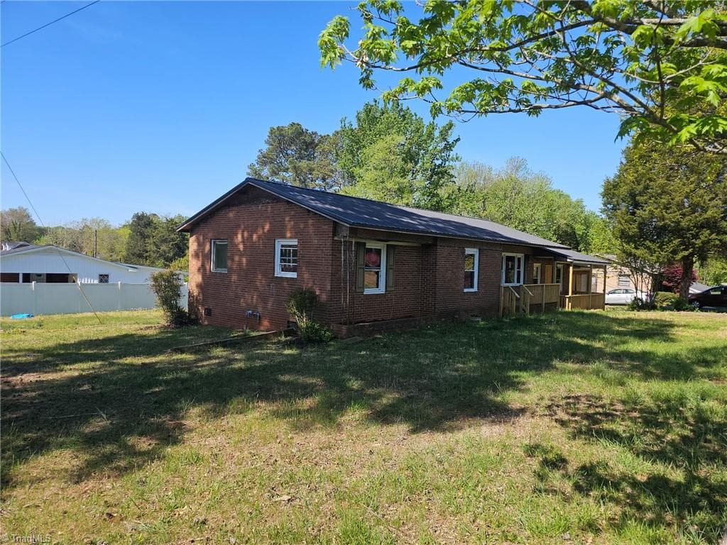Stick/Site Built at 101 Markwood Lane, Lexington NC 27295, photo 2 of 11