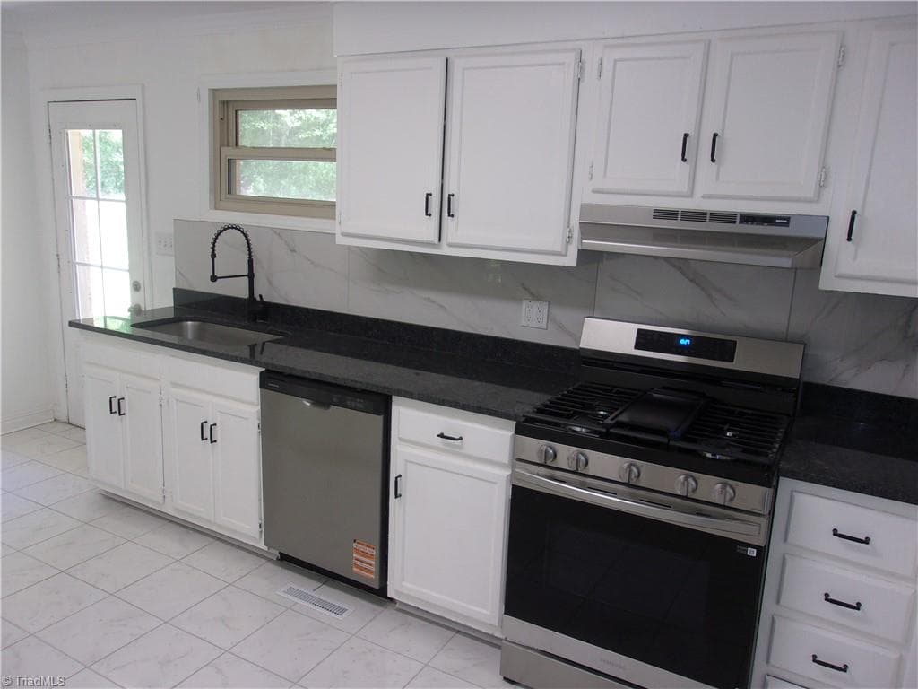 Stick/Site Built at 1300 Kentucky Street, High Point NC 27262, photo 9 of 48