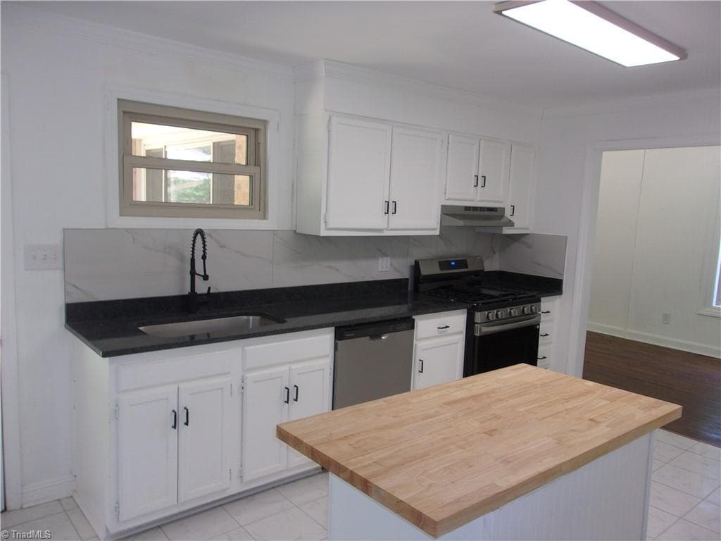 Stick/Site Built at 1300 Kentucky Street, High Point NC 27262, photo 8 of 48