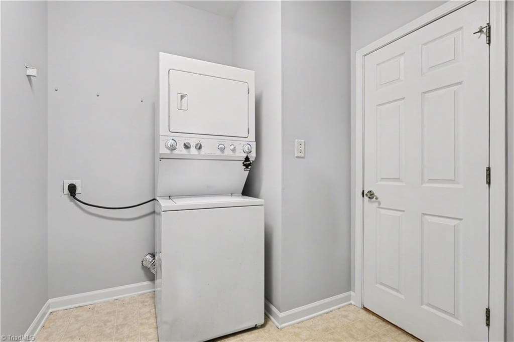 Stick/Site Built at 1579 Pondhaven Drive, High Point NC 27265, photo 27 of 39