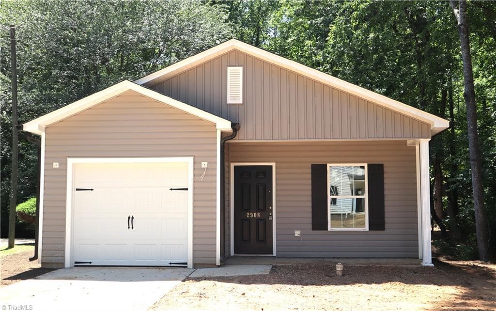 2908 Bainbridge Drive, Winston-Salem NC 27105