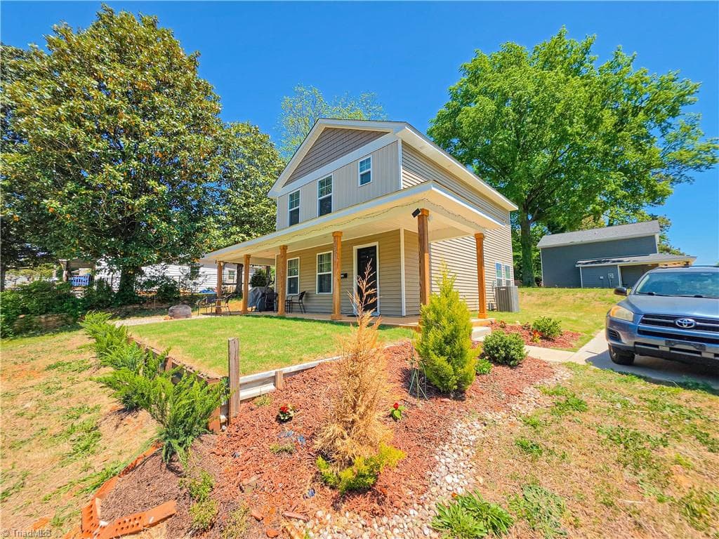 Stick/Site Built at 1011 Thurmond Street, Winston-Salem NC 27105, Winston-Salem, photo 2 of 27