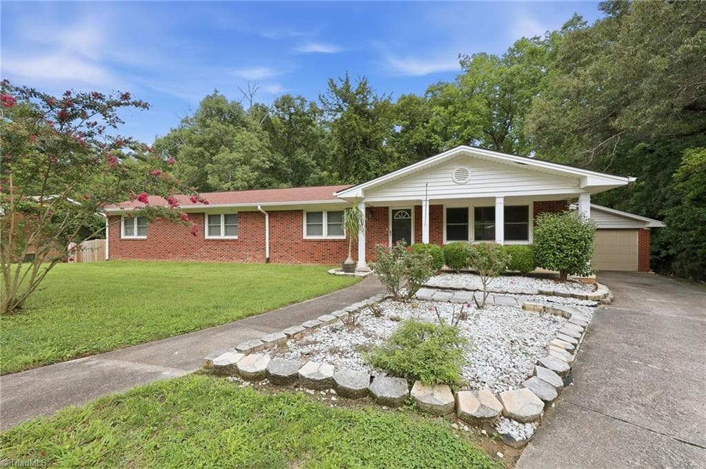 614 Ridgeway Drive, Burlington NC 27217