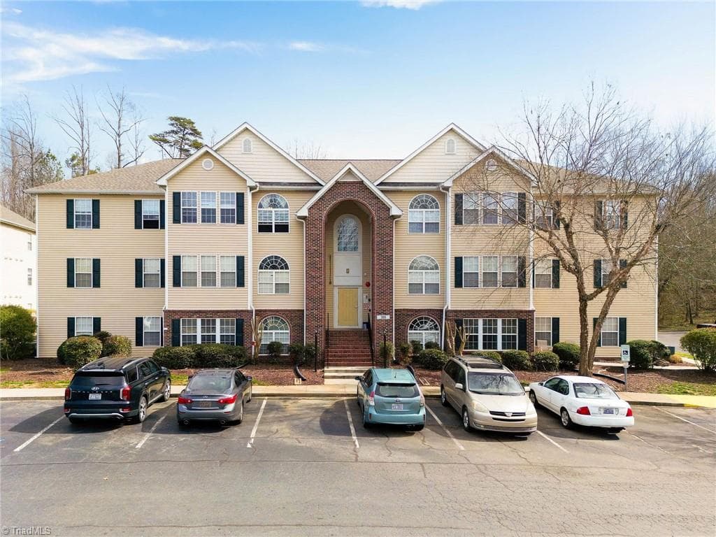 323 Ivy Glen Court, Winston-Salem NC 27127