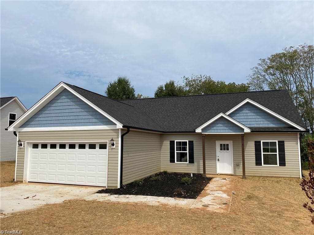 411 E Lee Avenue, Yadkinville NC 27055