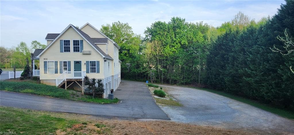 Investment at 502 S Key Street, Pilot Mountain NC 27041, photo 4 of 11