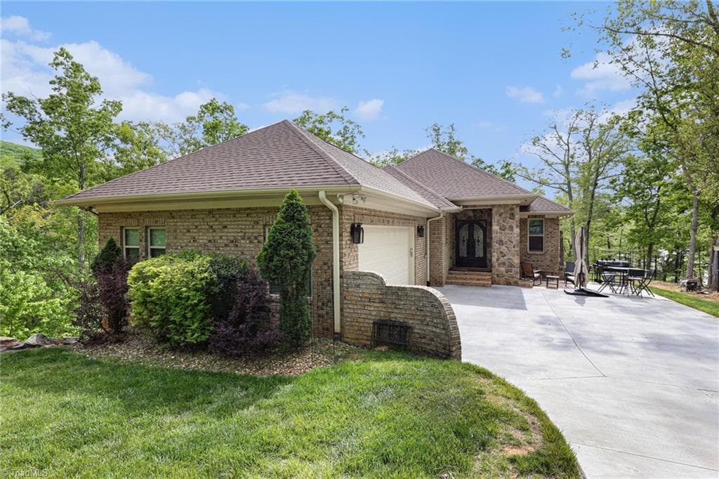 1629 Healing Springs Drive, Denton NC 27239