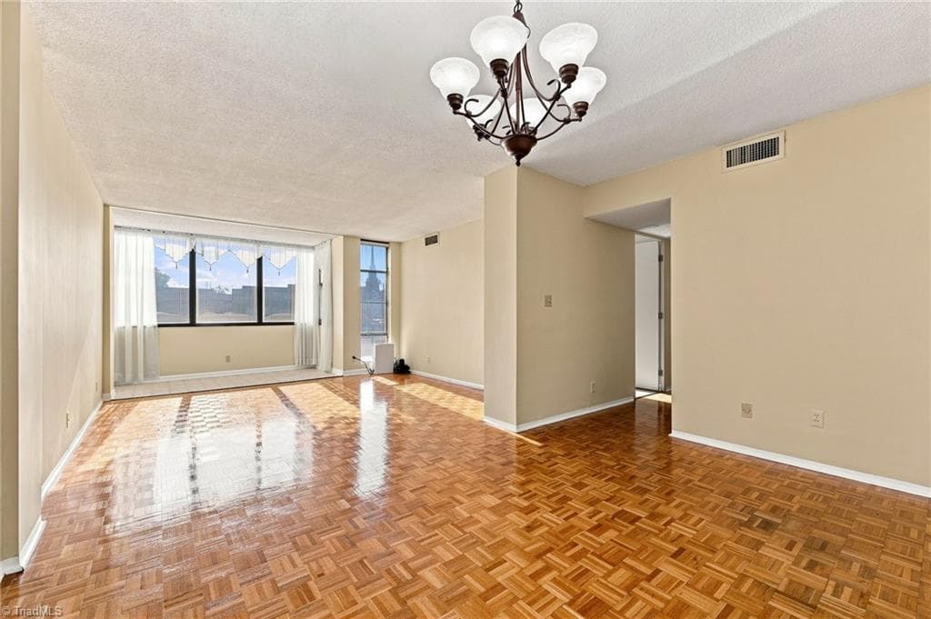 1101 Elm Street # 206, Greensboro NC 27401