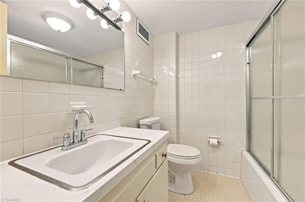 Stick/Site Built at 1101 Elm Street # 206, Greensboro NC 27401, photo 18 of 37