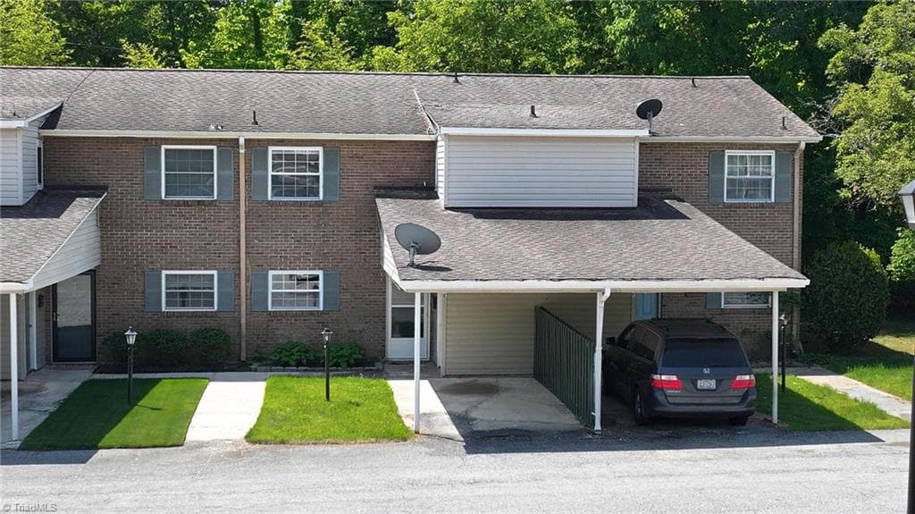 Stick/Site Built at 2214 Shadow Valley Road, High Point NC 27265, photo 3 of 50