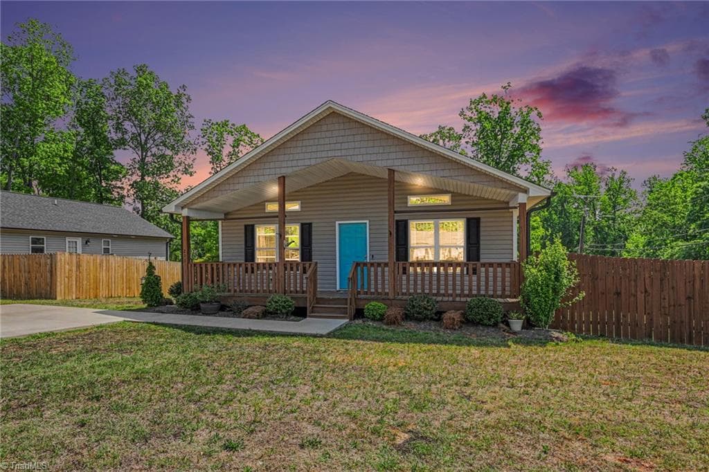 211 Bethlehem Avenue, Thomasville NC 27360