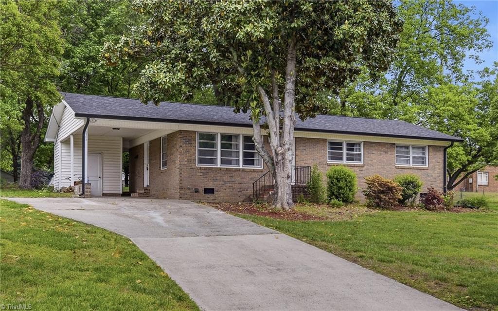 Stick/Site Built at 104 Jacklyn Court, High Point NC 27265, photo 2 of 32