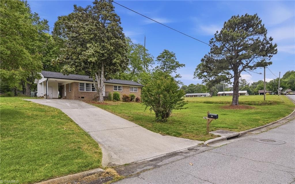 Stick/Site Built at 104 Jacklyn Court, High Point NC 27265, photo 6 of 32