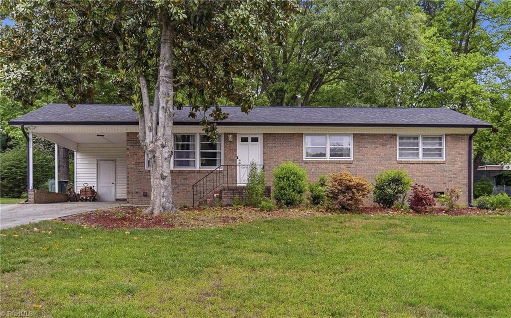 Stick/Site Built at 104 Jacklyn Court, High Point NC 27265, photo 3 of 32