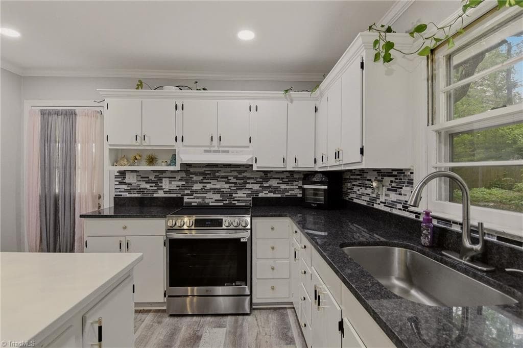 Stick/Site Built at 104 Jacklyn Court, High Point NC 27265, photo 14 of 32