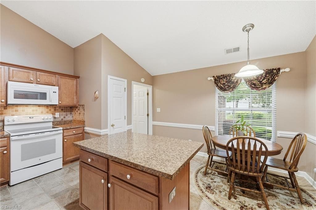 Stick/Site Built at 2204 Sweetbay Circle, Burlington NC 27215, Burlington, photo 5 of 17