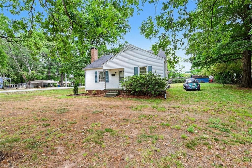 Stick/Site Built at 2201 Edgewood Drive, High Point NC 27262, photo 13 of 28