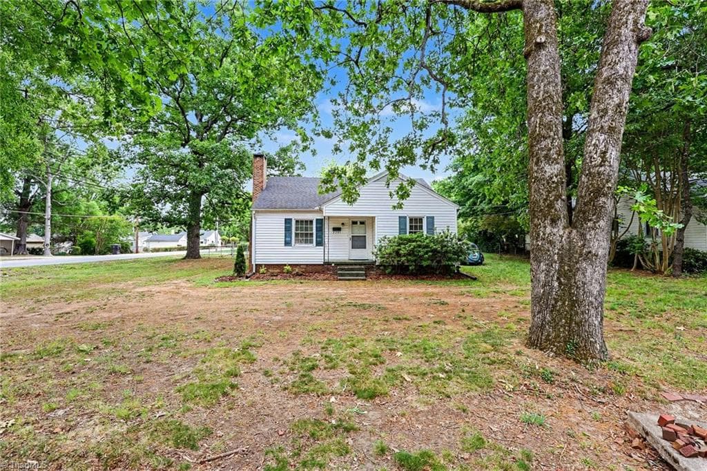Stick/Site Built at 2201 Edgewood Drive, High Point NC 27262, photo 12 of 28