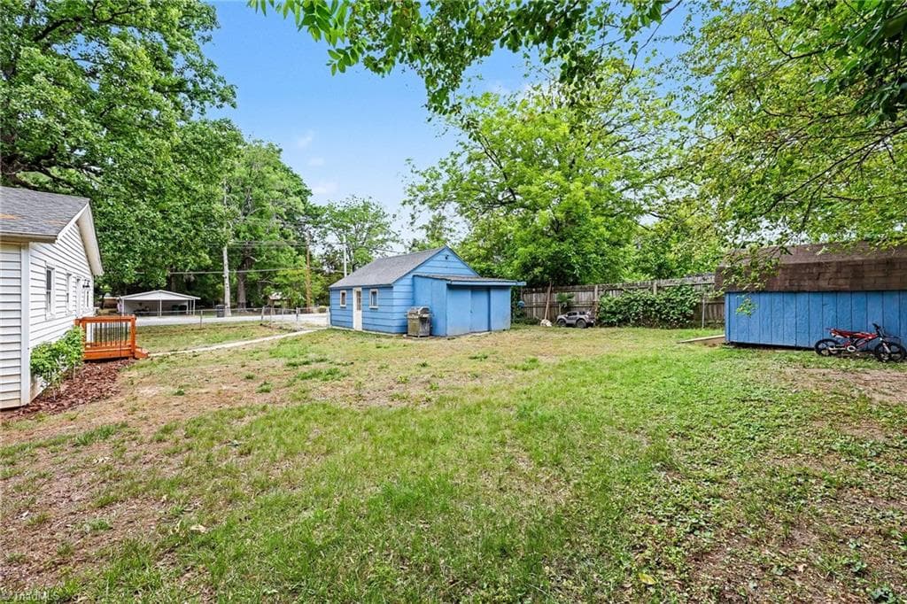 Stick/Site Built at 2201 Edgewood Drive, High Point NC 27262, photo 15 of 28