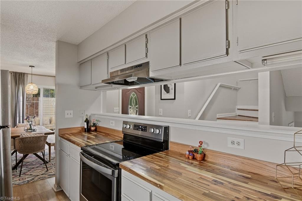 805 Salem Pointe Lane, Winston-Salem NC 27101