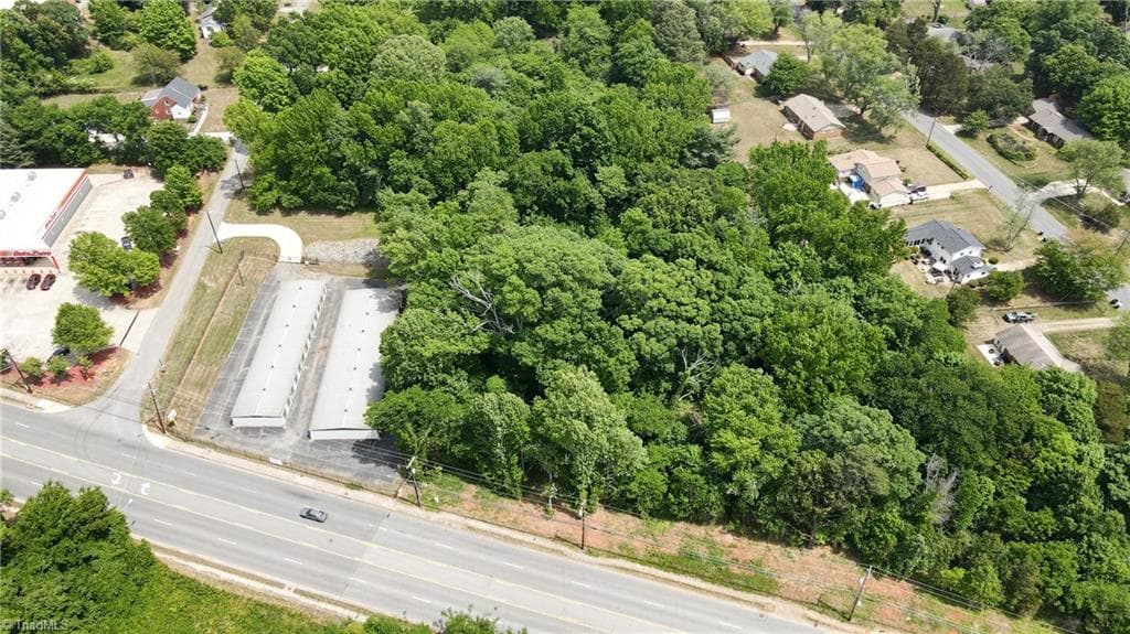 Remarks at 207-211 Guilford College Road, Greensboro NC 27409, Greensboro, photo 3 of 38