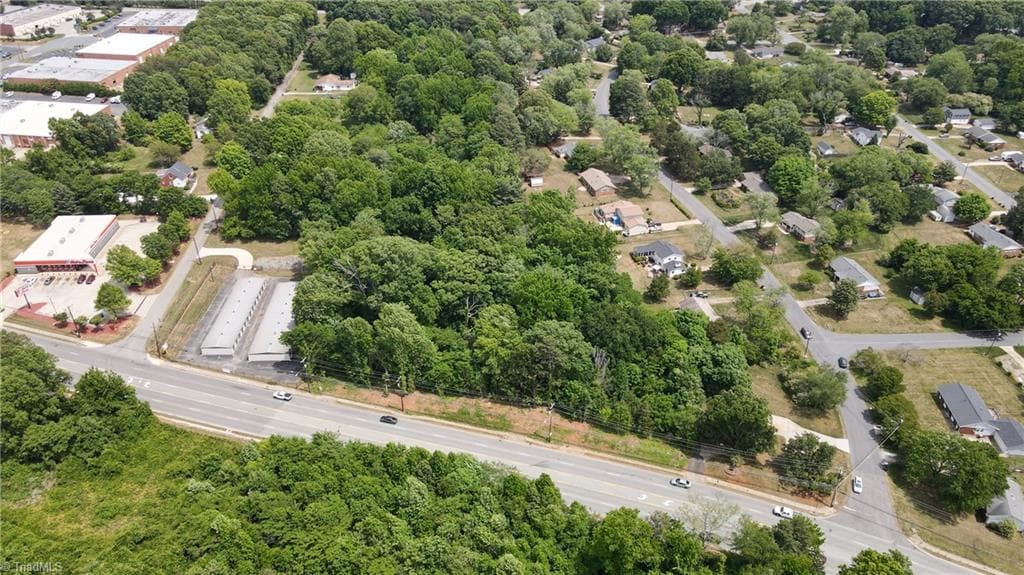 Remarks at 207-211 Guilford College Road, Greensboro NC 27409, Greensboro, photo 5 of 38