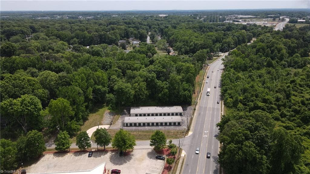 Remarks at 207-211 Guilford College Road, Greensboro NC 27409, Greensboro, photo 21 of 38