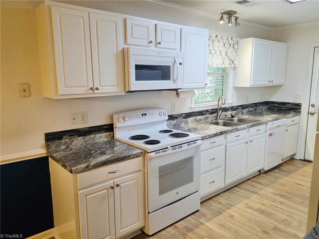 Stick/Site Built at 246 Eaglewood Lane, Winston-Salem NC 27127, Winston-Salem, photo 9 of 28