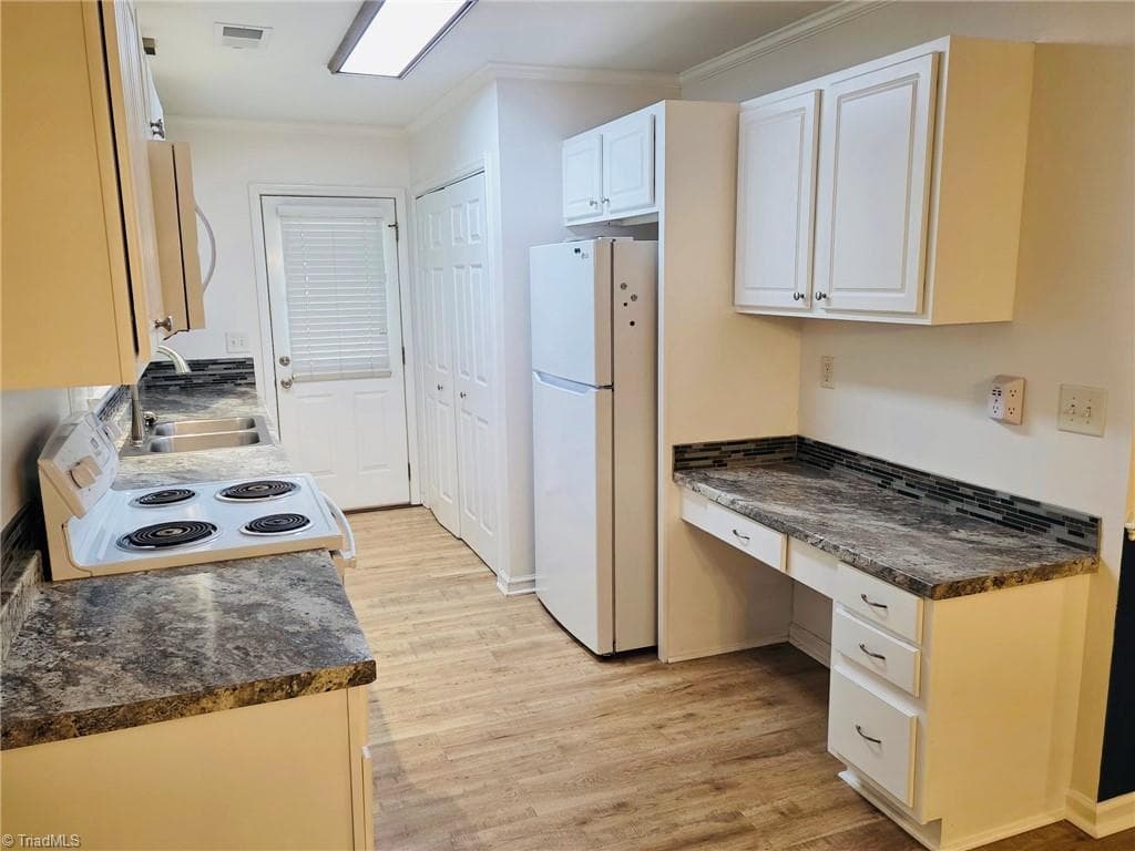 Stick/Site Built at 246 Eaglewood Lane, Winston-Salem NC 27127, Winston-Salem, photo 10 of 28