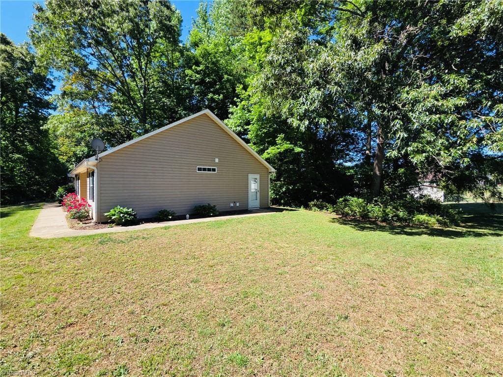 Stick/Site Built at 246 Eaglewood Lane, Winston-Salem NC 27127, Winston-Salem, photo 4 of 28