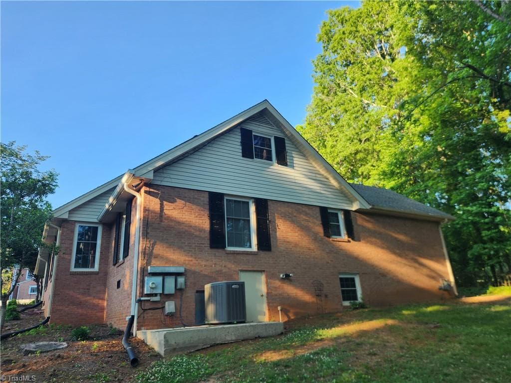 Stick/Site Built at 101 S 8th Avenue, Mayodan NC 27027, Mayodan, photo 4 of 34