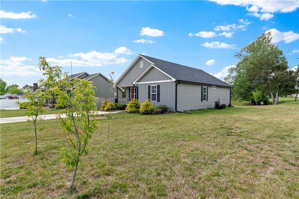 Stick/Site Built at 100 Hillside Drive, Thomasville NC 27360, photo 2 of 27
