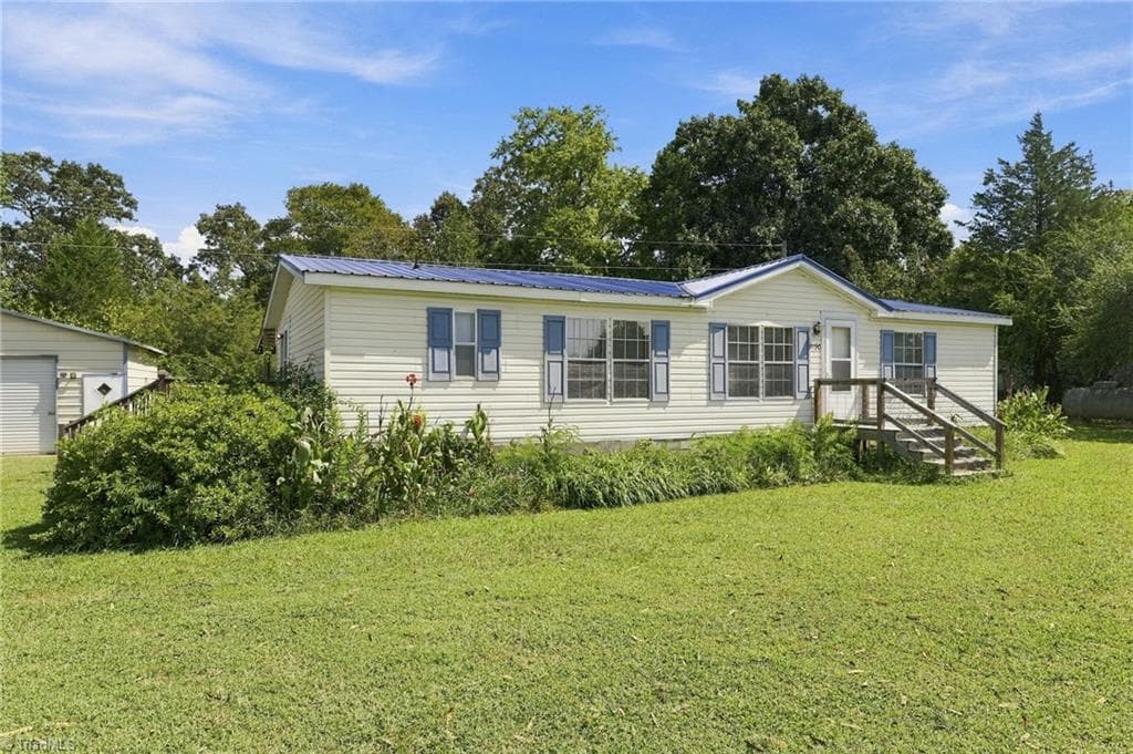 Manufactured Home at 4790 Waynick Meadow Road, Asheboro NC 27205, photo 14 of 50