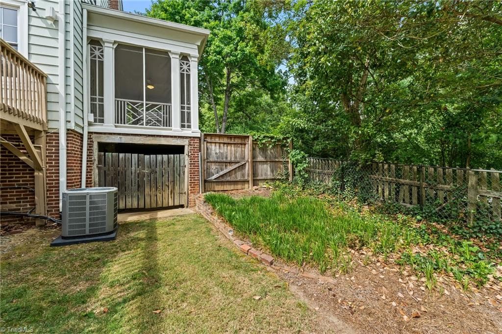 Stick/Site Built at 405 Edgedale Drive, High Point NC 27262, photo 38 of 40