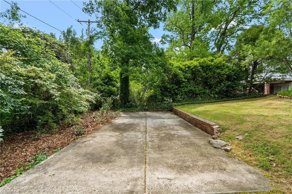 Stick/Site Built at 405 Edgedale Drive, High Point NC 27262, photo 39 of 40