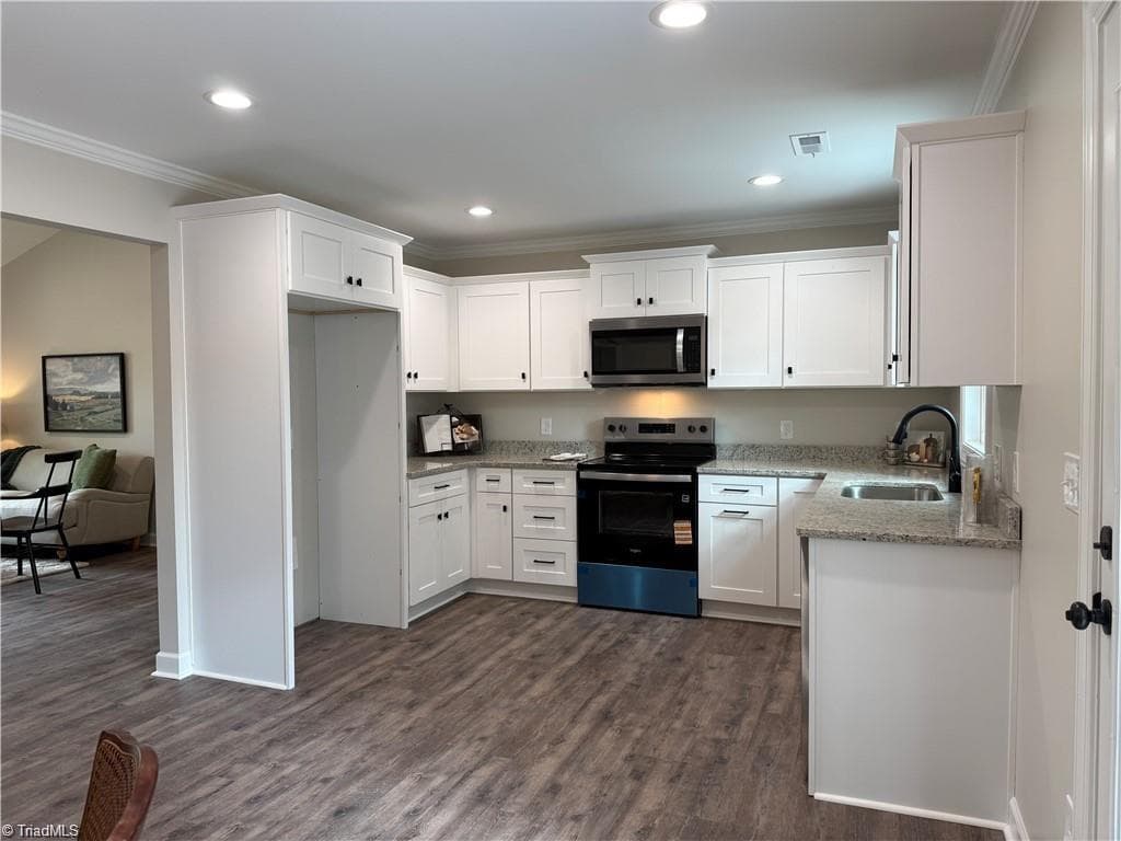 Stick/Site Built at 212 Holland Lane, Thomasville NC 27360, photo 6 of 16