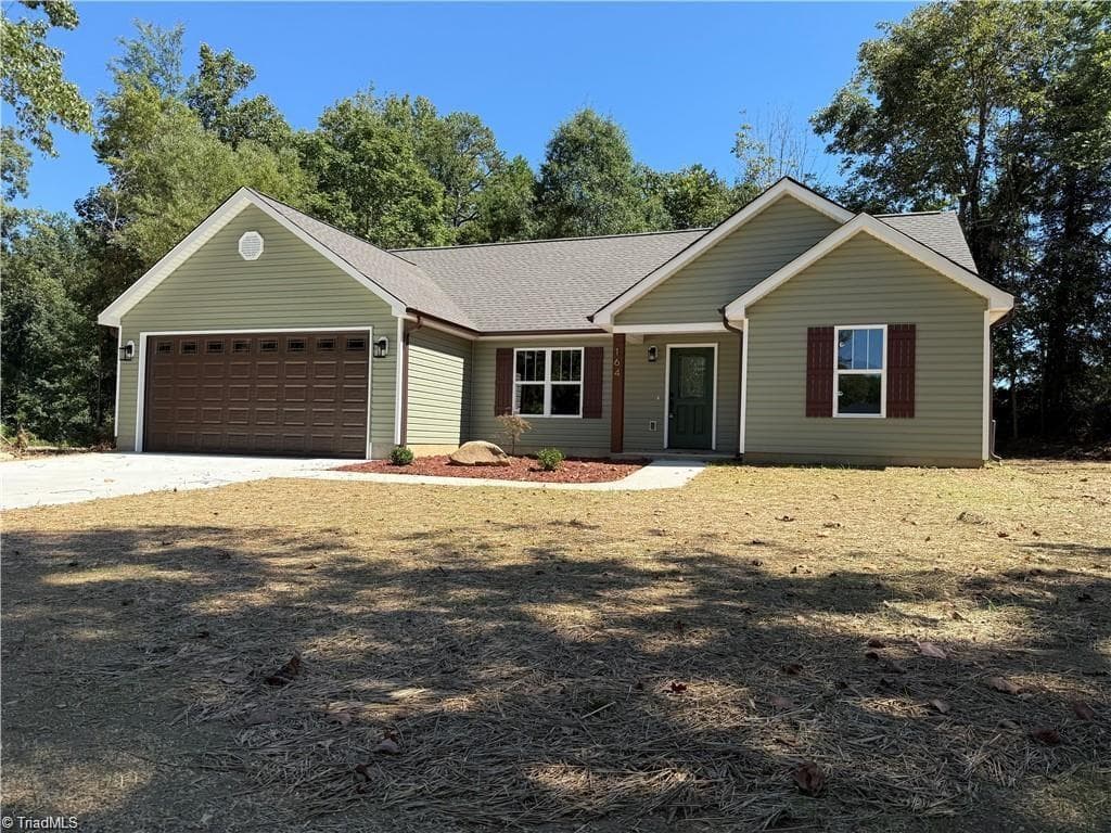 Stick/Site Built at 212 Holland Lane, Thomasville NC 27360, photo 4 of 16
