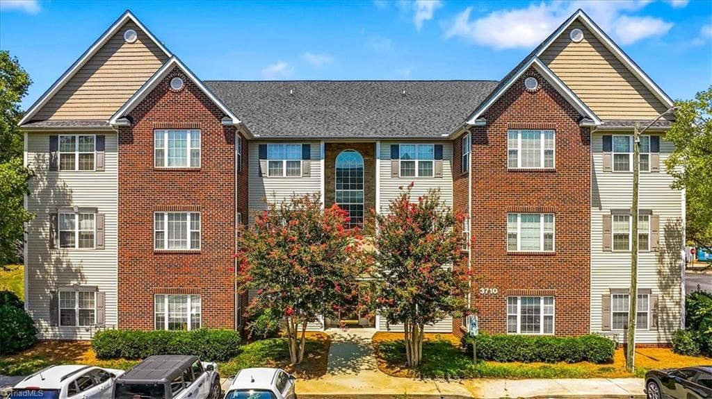 3710 Spanish Peak Drive # 2B, High Point NC 27265