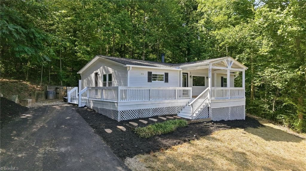 Manufactured Home at 1402 Good Hope Drive, Walnut Cove NC 27052, Walnut Cove, photo 3 of 28