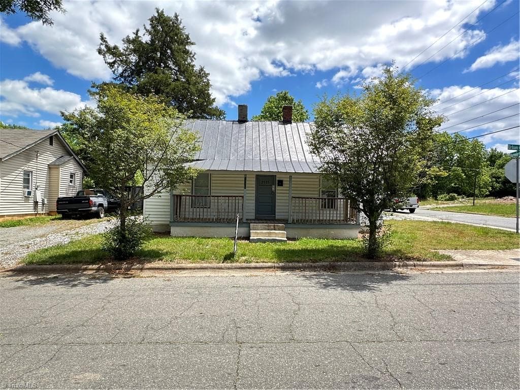 Stick/Site Built at 2725 Urban Street, Winston-Salem NC 27107, Winston-Salem, photo 2 of 19
